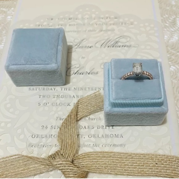 Light  Blue Square Velvet Ring Box Double Slots - Picture 1 of 1